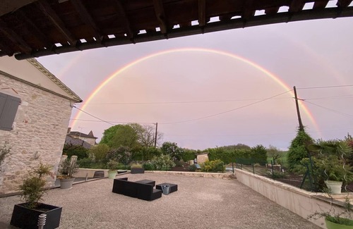 Cahuzac-sur-Vere Cottage | When it comes to B&Bs in the heart of the vineyards, this one's got it all!