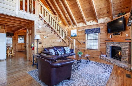 Gatlinburg House | Whisk A Way with Hot Tub, Pool Table and Jacuzzi