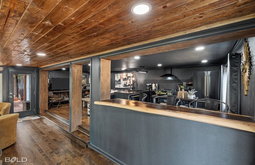 Jefferson Cabin | Whiskey Barrel, Hot Tub, Waterfront, Pickleball & Game Room