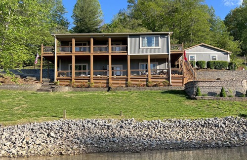 Tullahoma House | Whiskey Cove, Lakeside Fire Pit, Private Dock, Easy Water Access on Calm Cove, 5BD 2BA Sleeps 12