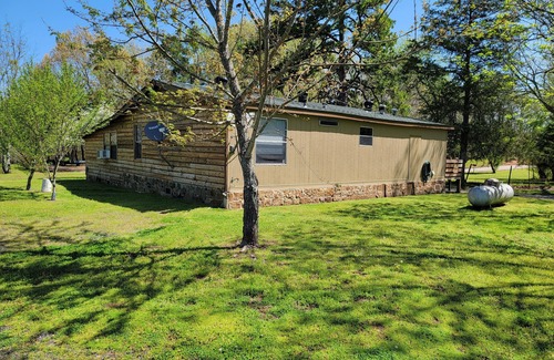 Mena Cabin | Whiskey Ridge Retreat a Cozy Pet and Family Friendly Getaway