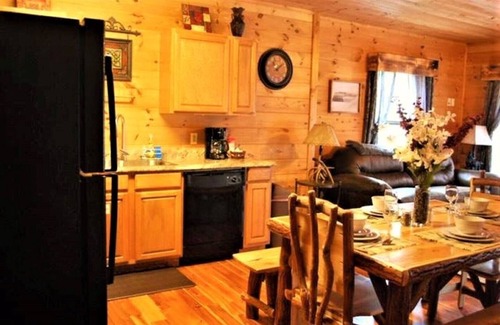 Gatlinburg - Pigeon Forge Cabin | Whispering Creek. Your Perfectly Located Smoky Mountain Cabin Experience.