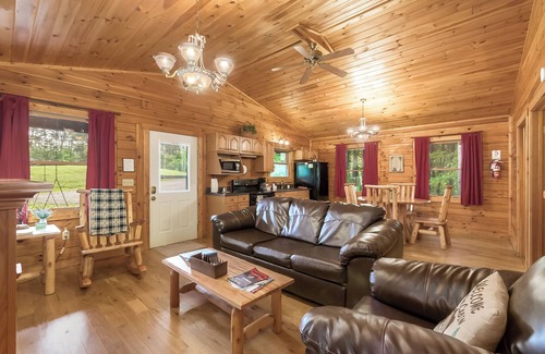 Logan Cabin | Whispering Pines 1-bedroom cabin, 4 guests, 65 acres 1/2 mile from Old Man's Cave