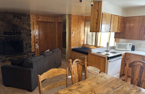 Pinetop-Lakeside Cabin | Whispering Pines - Cabin *9 (2 Bedroom)