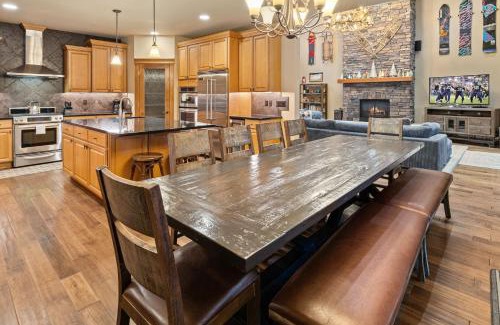 Cle Elum House | Whispering Pines Escape in Suncadia- Hot Tub, BBQ, Firepit, Fully Equipped Kitchen, Smart TVs, Hi-speed Wi-Fi
