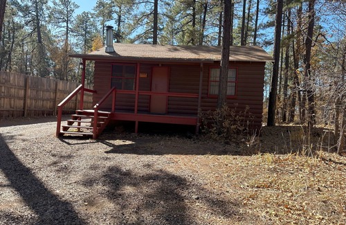 Pinetop-Lakeside Cabin | Whispering Pines Resort-Cabin #1(Highway Front)