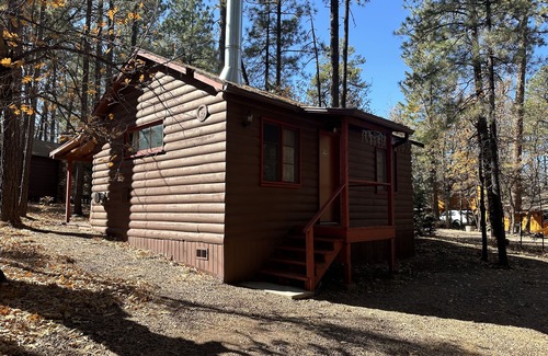 Pinetop-Lakeside Cabin | Whispering Pines Resort- Cabin #3 (Highway Front)