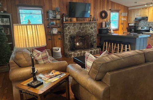 Franklin Cabin | Whispering Pines Retreat in the Smokies