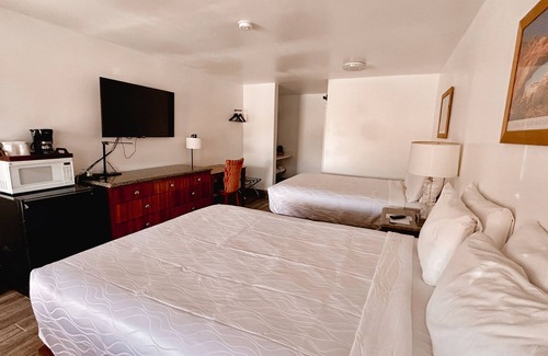 Hanksville Hotel | Whispering Sands Motel