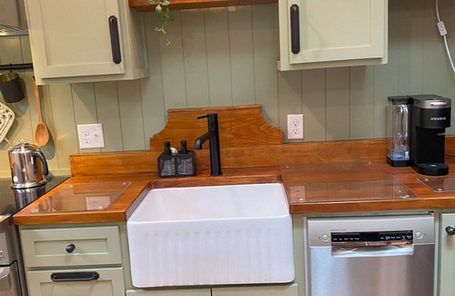 Stillwater Apartment | Whispering Walnut : Cozy, Newly Built Loft steps from Downtown Stillwater