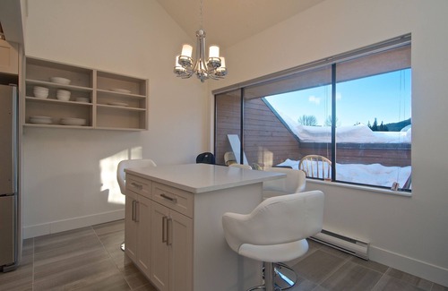 Whistler Village Apartment | Whistler Blackcomb VR Hearthstone Lodge