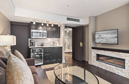 Blackcomb Hotel | Whistler - Le Chamois - 1 Bedroom #402