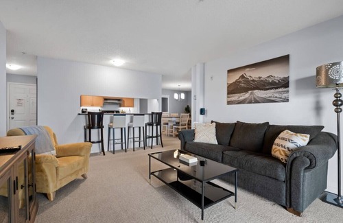 East Kootenay Apartment | Whistling Peaks | Hot Tub | Pool | Gas Fireplace