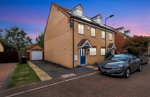 Newborough House | Whitby Townhouse by Your Lettings Peterborough