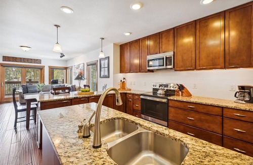 Warrior's Mark West House | White Cap Lodge: Stunning Townhome With Spectacular Views Of Breckenridge
