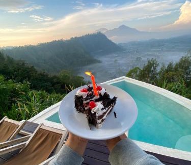 Songan Hotel | White cloudy