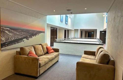 Hotham Heights Apartment | White Crystal 110