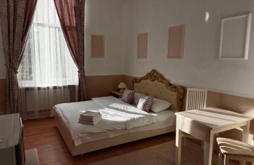 Petrovskoye Apartment | White Garden