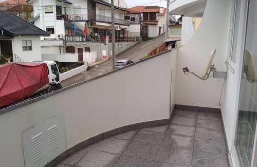 Santa Maria da Feira House | White House with apartment of 95 meters, with swimming pool, terrace and churasqueira.