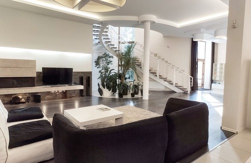 Odessa Villa | White House Odessa