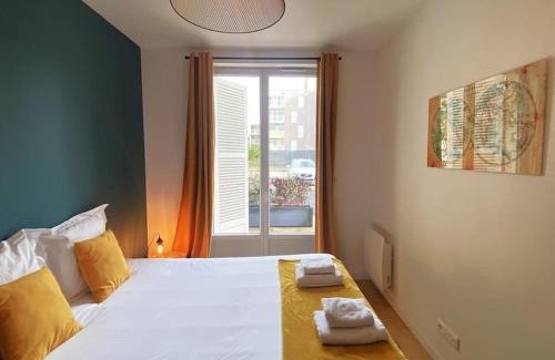 Henriville Apartment | White House - THE SUNNY avec TERRASSE et PARKING privé - 20 min CENTRE