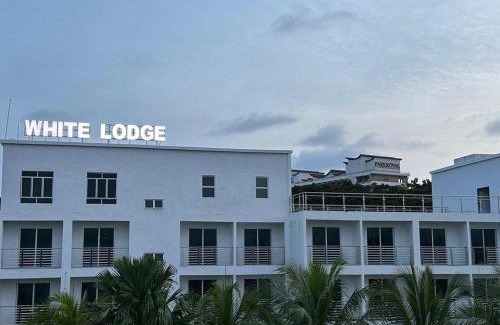 Lubok Buaya Resort | White Lodge