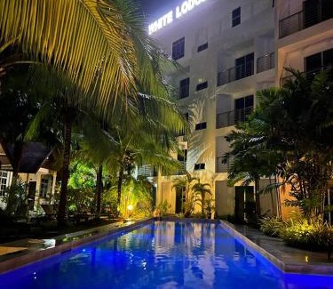 Lubok Buaya Resort | White Lodge