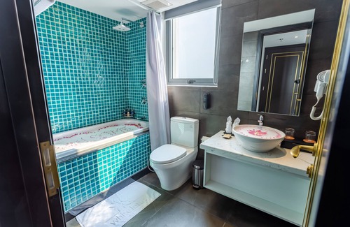 Hue City Centre Hotel | White Lotus Hue Hotel