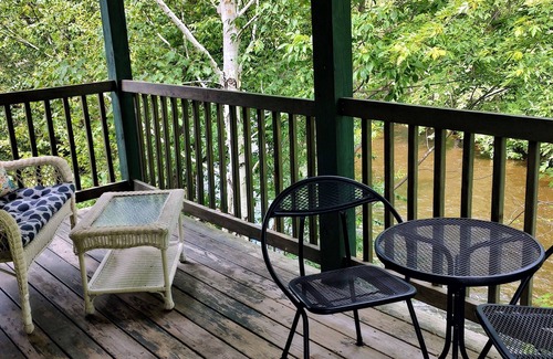 Gorham Apartment | White Mountains Riverfront Studio