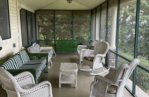 Green Lake House | White Oaks-Grand, Air Conditioned Lakefront Home on Green Lake's North Shore