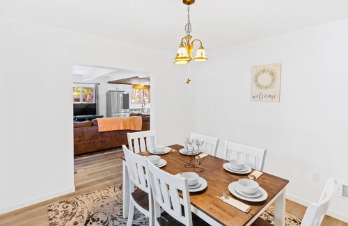 Packwood House | White Pass Wonder - Hot Tub, Wifi, Wood Stove