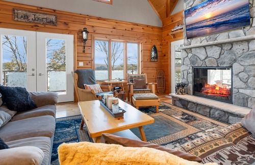 Seguin House | White Pines Lake Joseph Muskoka