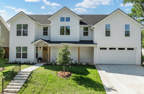Waco House | White Retreat on Proctor - 2 Kings 4 Twins