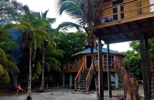 Isla de Utila Cottage | White Sand Beach-Front Cottages to Snorkel, Kayak, and Dive off beach frontage!