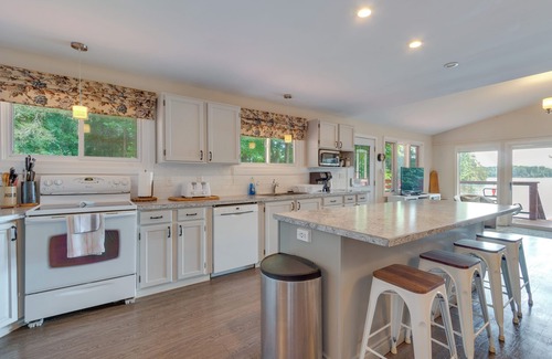 Jones Falls Cottage | Whitefish Lake: Waterfront Cottage w/Boat Dock!