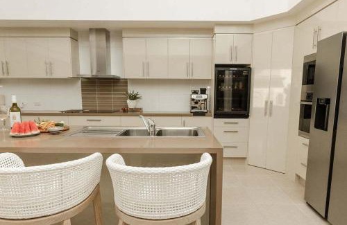 Yaroomba House | Whitehaven - 100m to Beach, Private Pool