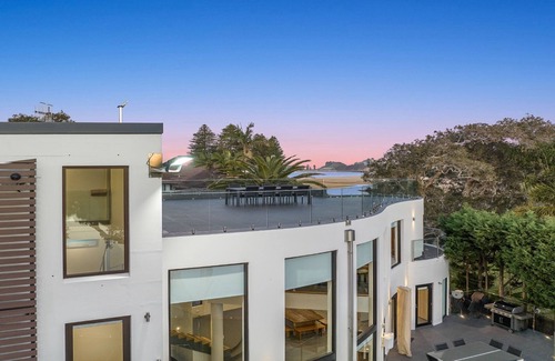 Wamberal House | Whitehaven - Ultimate Coastal Retreat!