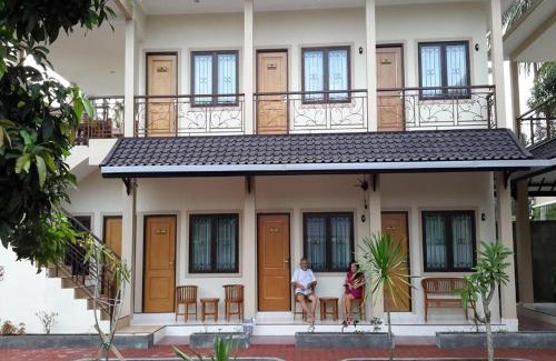 Senggigi House | Whiterose Guesthouse