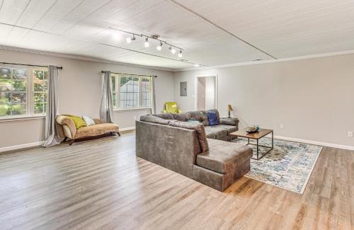 Whiteville House | Whiteville Home with Fire Pit Near Lake Waccamaw!