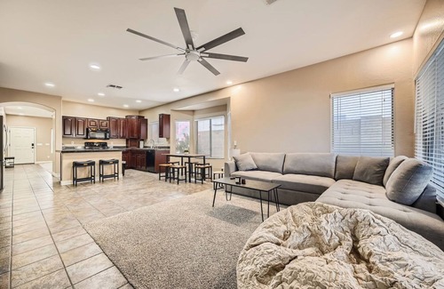 Avondale House | Whitton House | Hot Tub + Fire Pit + Pets OK
