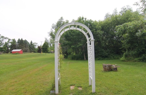 Picton Cottage | Whole-home 3 minutes from Sand Dunes. Centrally located Beach Getaway.