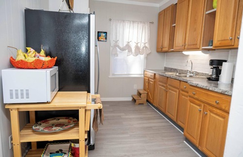 Rochester House | Whole House 15 min from Beach 4-Beds sleeps 8