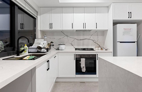Bentley House | Whole House | 3 bedroom & 2 bathroom | Premium Getaway | For Up to 4 People