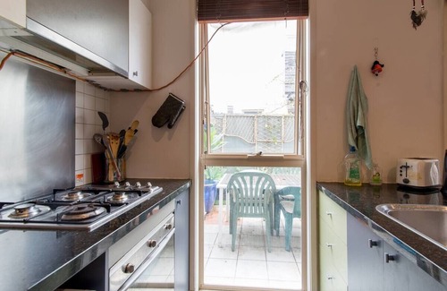 Abbotsford House | Whole House 3 floors 3 bed 2.5 bath Parking