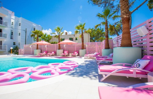Sant Antoni de Portmany Apartment | Wi-Ki-Woo Boutique Hotel