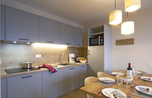 Eclose-Est Apartment | Wifi, 50m from ski slopes, fitness, sauna, hammam, balcony, tv, ski locker, 45m², Alpe d'Huez