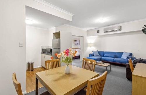 Northbridge Apartment | WiFi and Smart TV- Apartment in Northbridge
