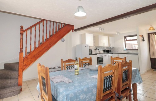 Brean Cottage | WILDBERRY COTTAGE, family friendly, with a garden in Brean