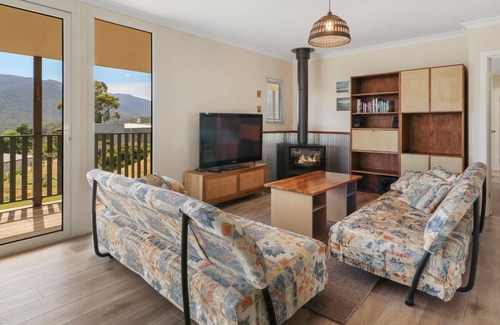 Merrijig House | Wildlife Rise, This is a flexible, relaxed all seasons property to be enjoyed by families. Enjoy the
