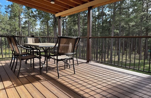 Colorado Springs House | WildPine 5-bedroom house nestled in the pines